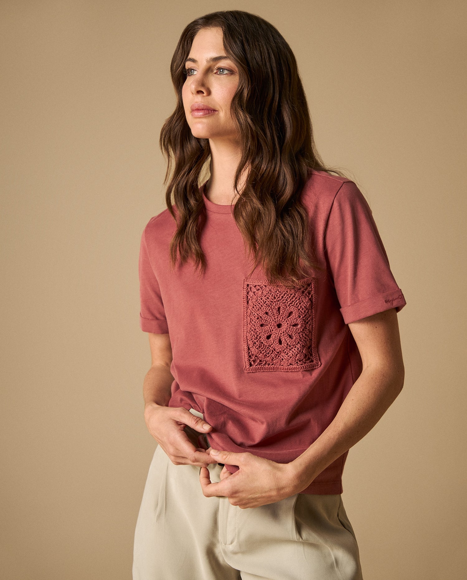 Camiseta manga corta con bolsillo bordado - Rosa