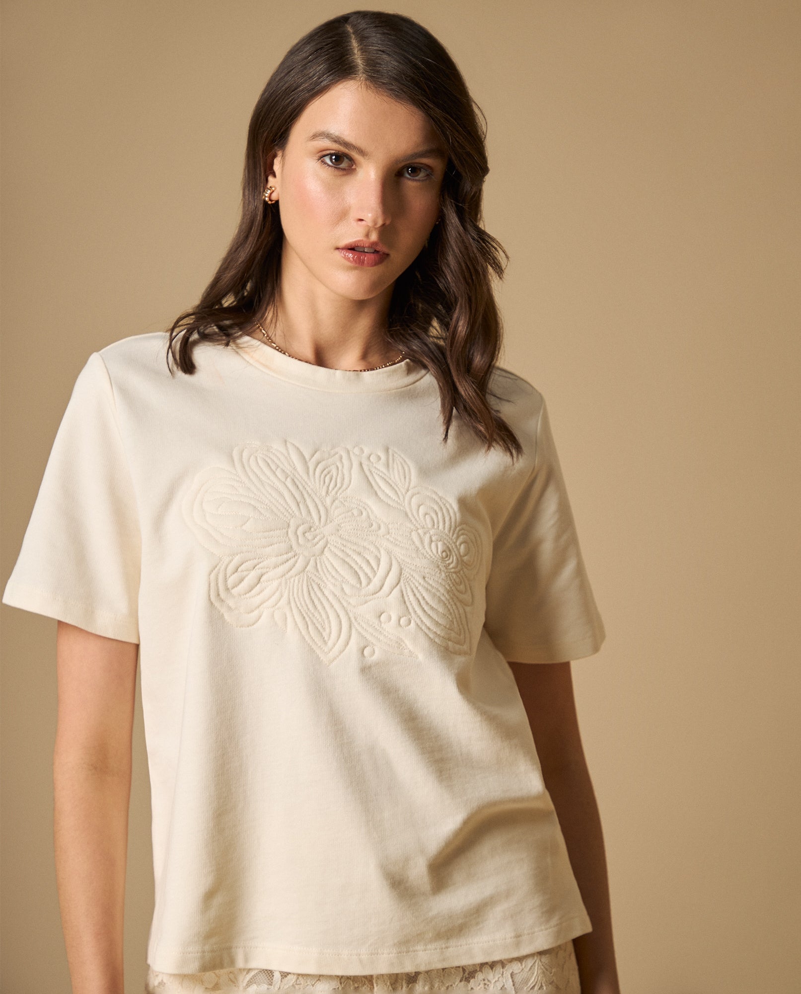Camiseta bordada manga corta cuello redondo - Crudo 34_601H202_CRU110110_0