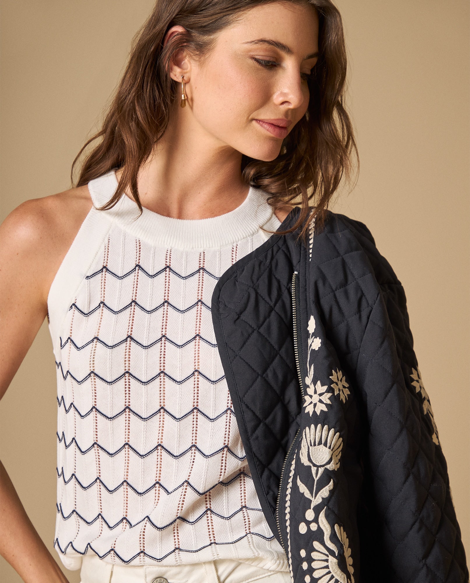 Camiseta tejida cuello halter off shoulder - Crudo 34_601H222_CRU111001_0