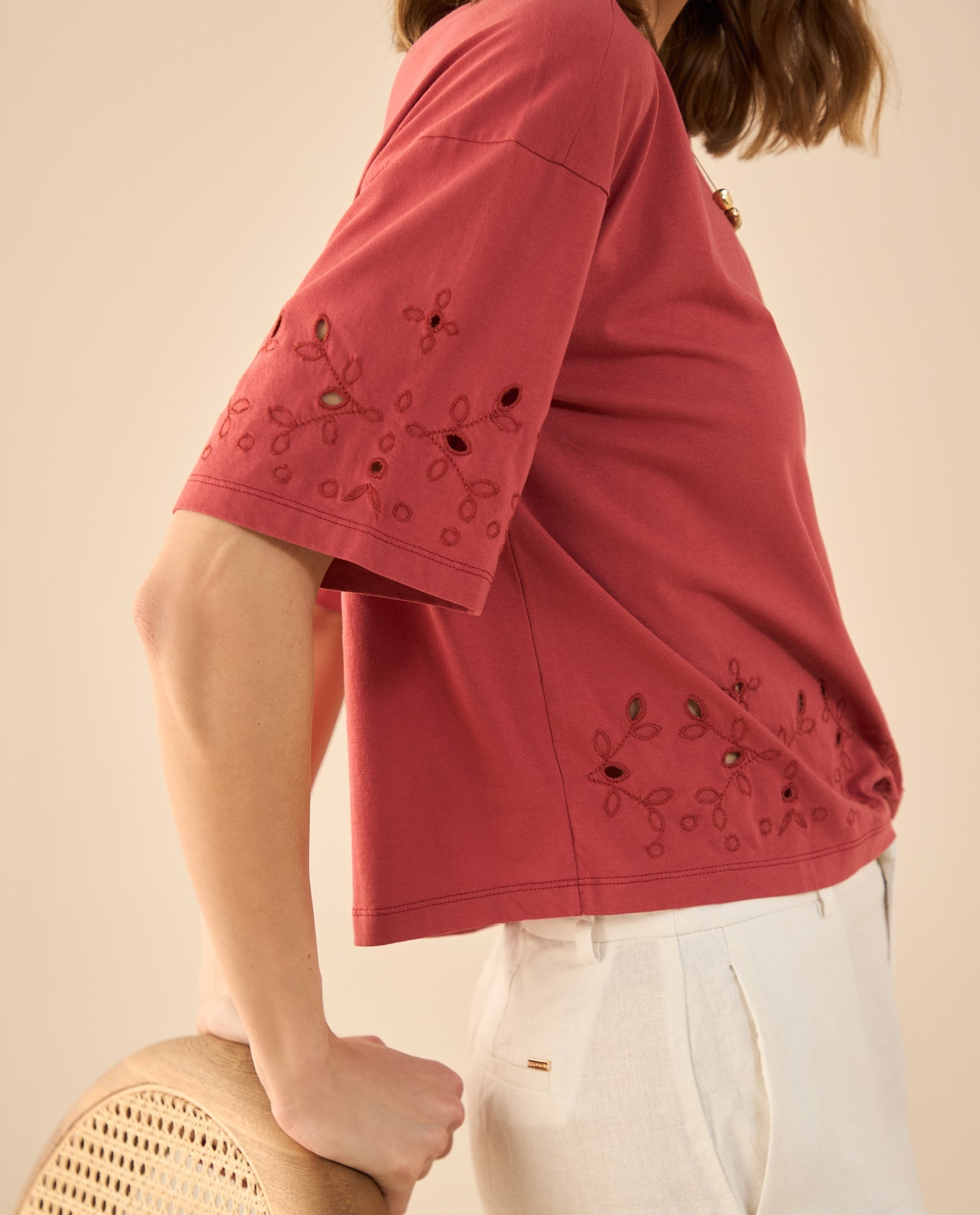 Camiseta con detalles desagujados para mujer - Rojo