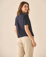 Camiseta con detalles desagujados y bordados en frente para mujer - Azul