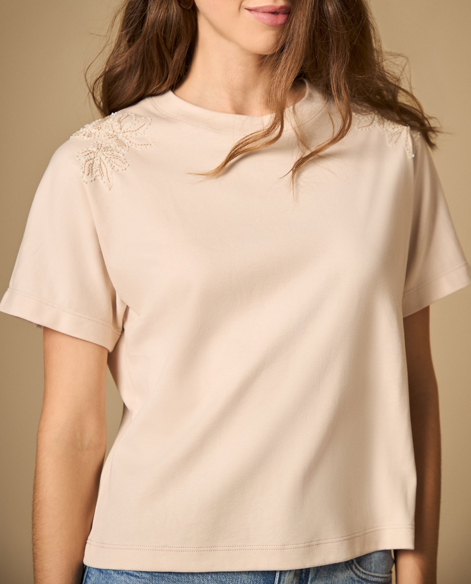Camiseta manga corta con bordado floral - Crudo 34_602H014_CRU133801_0