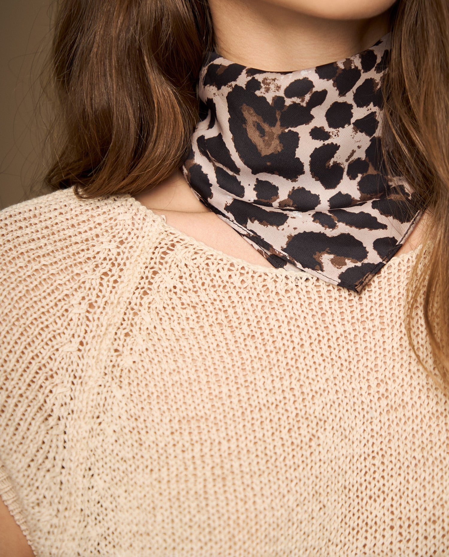 Camiseta bordada manga corta cuello redondo - Beige