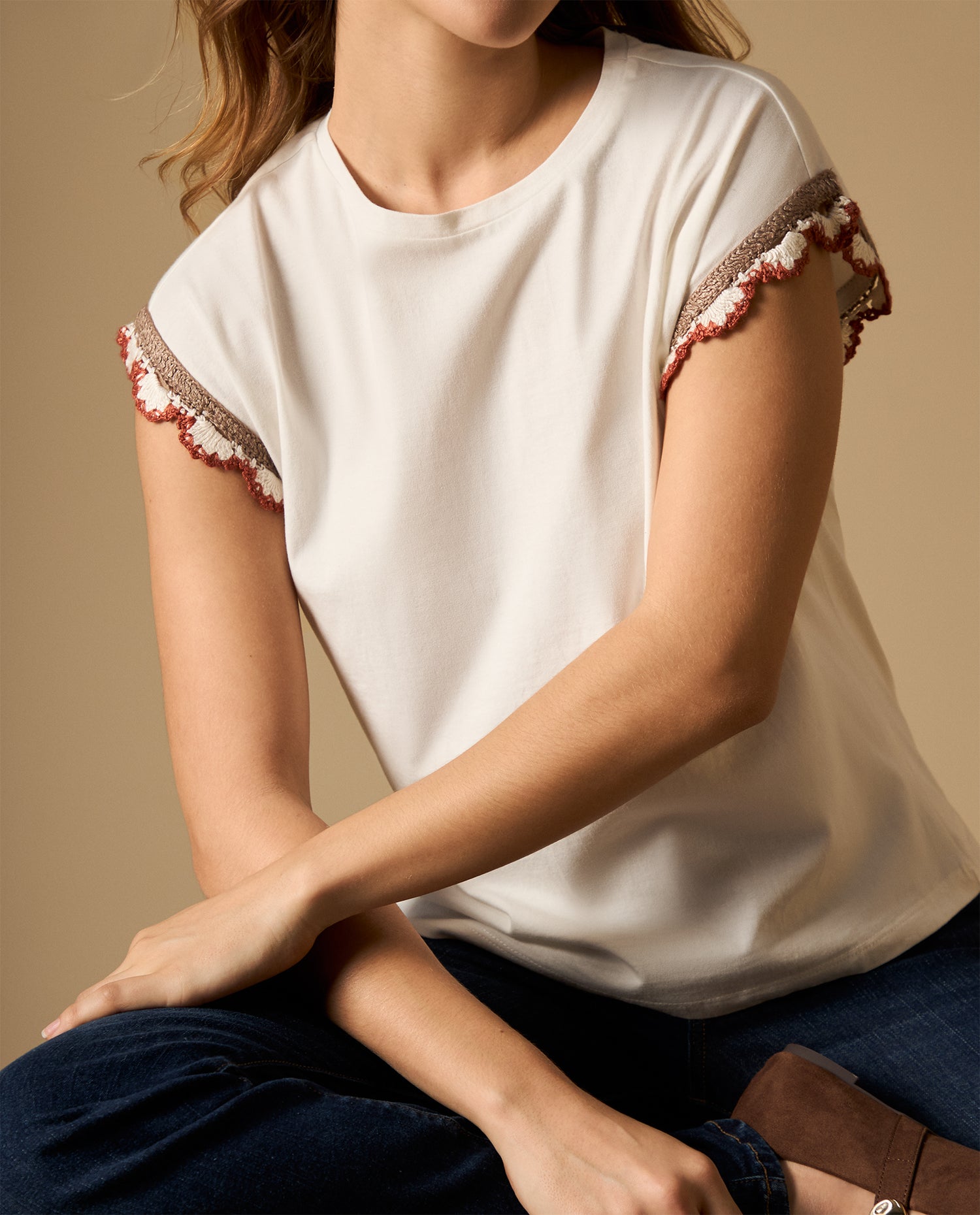 Camiseta manga corta con detalle tejido en bordes - Crudo