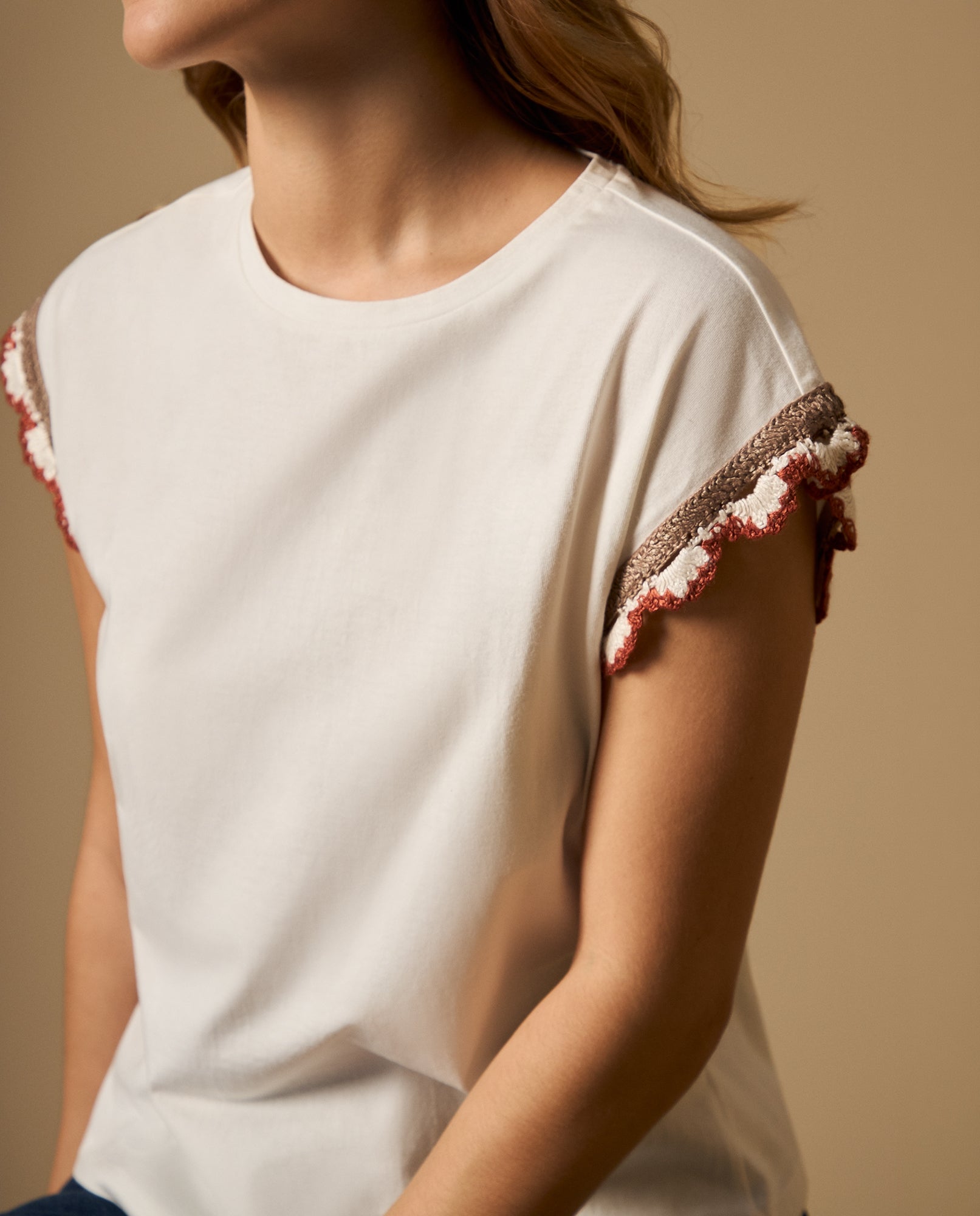 Camiseta manga corta con detalle tejido en bordes - Crudo 34_602H202_CRU110107_3