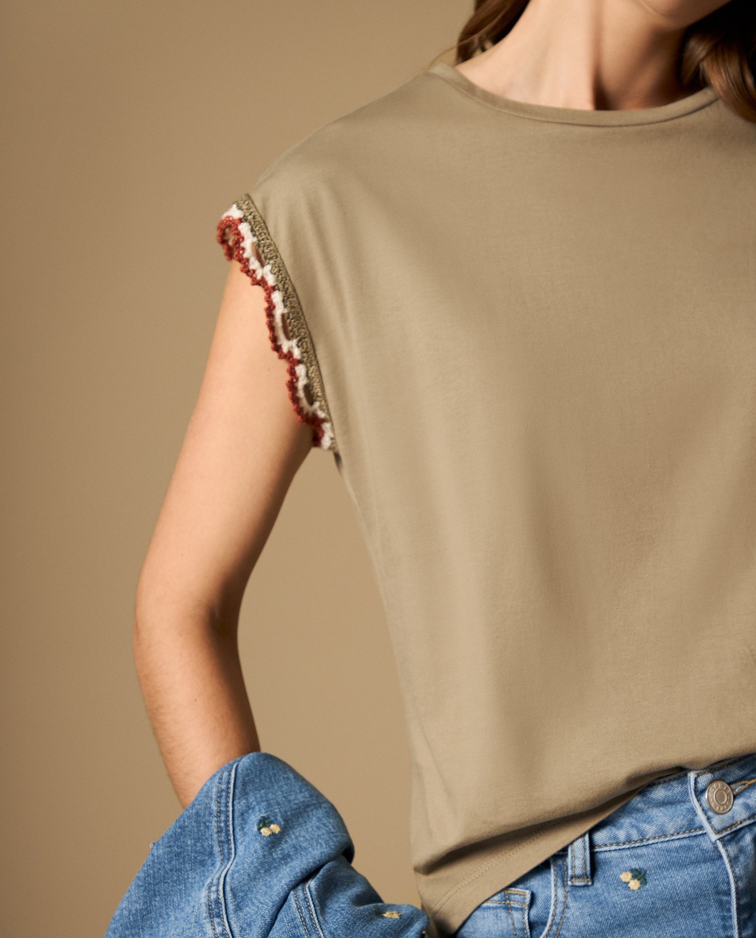 Camiseta manga corta con detalle tejido en bordes - Verde
