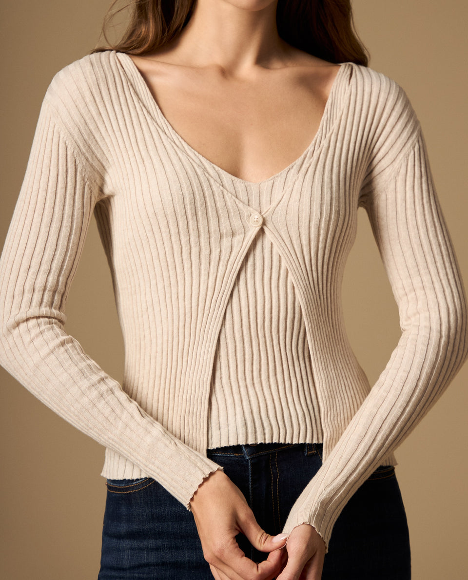 Camiseta tejida manga larga con escote en V y detalle de botón - Beige 34_602H207_BEI151132_5
