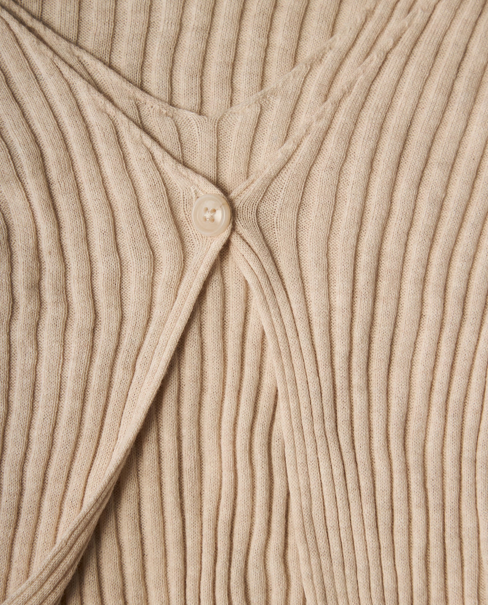 Camiseta tejida manga larga con escote en V y detalle de botón - Beige 34_602H207_BEI151132_6