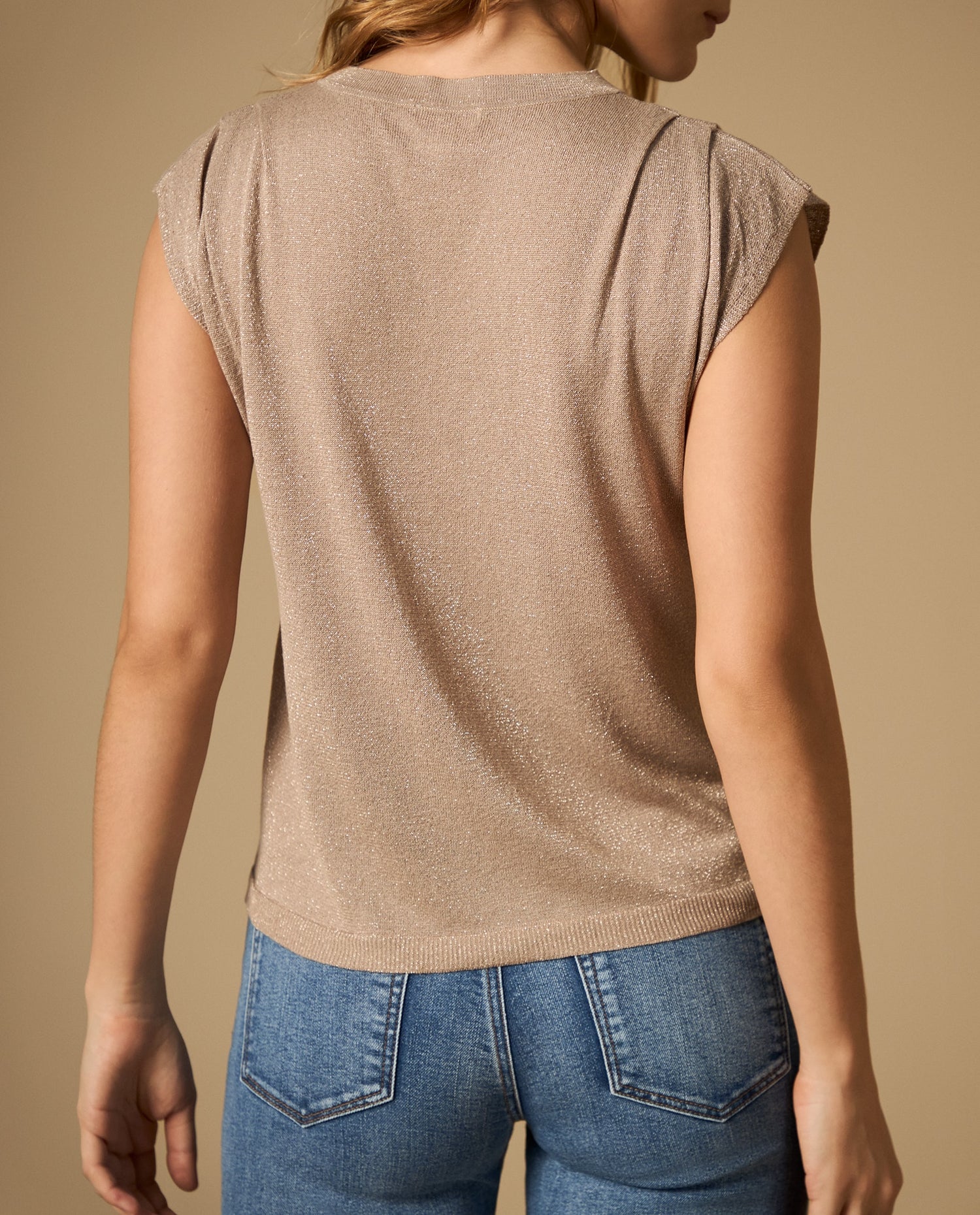 Camiseta manga sisa con brillo sutil - Beige