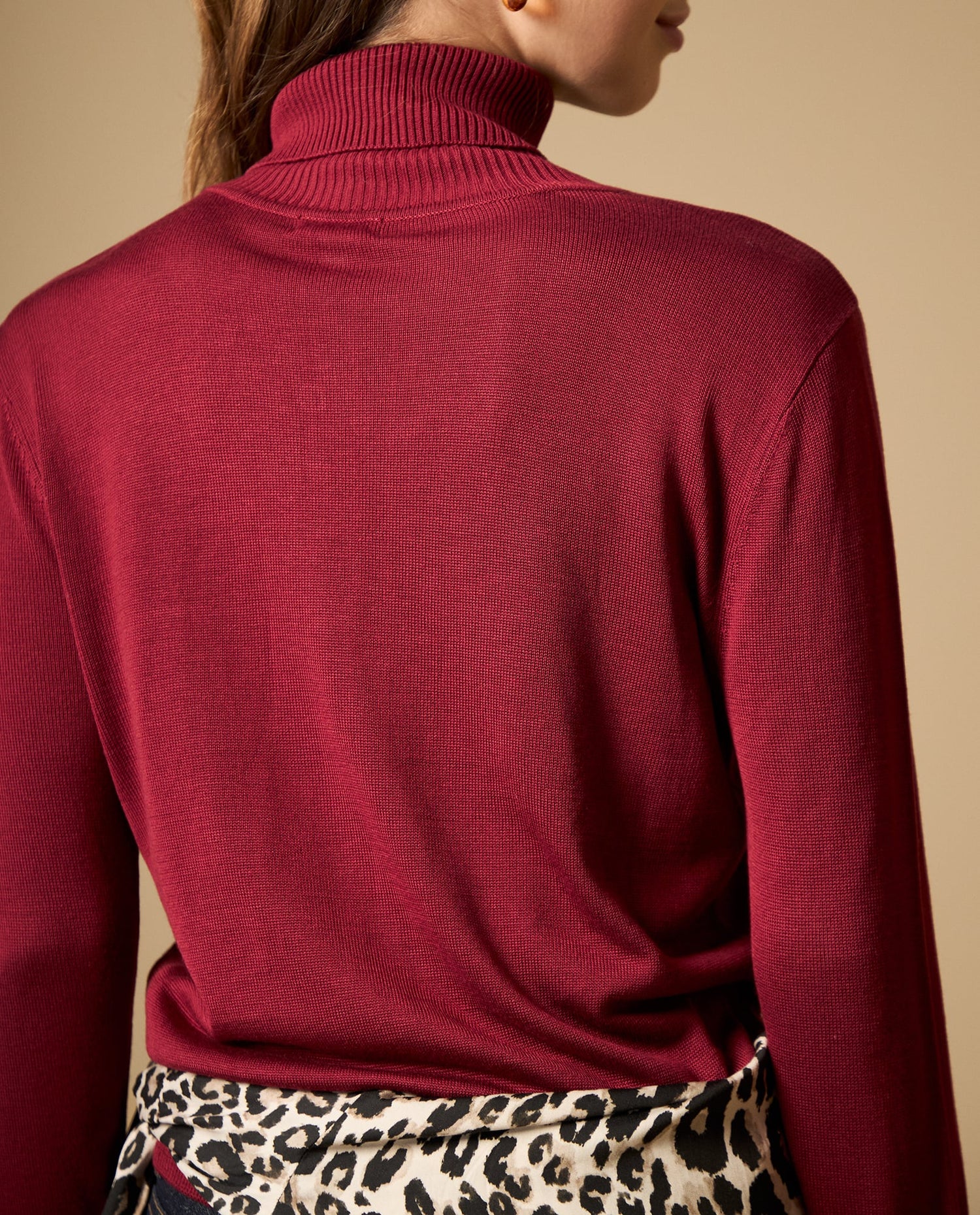 Camiseta cuello alto con detalle de botones en puños - Rojo