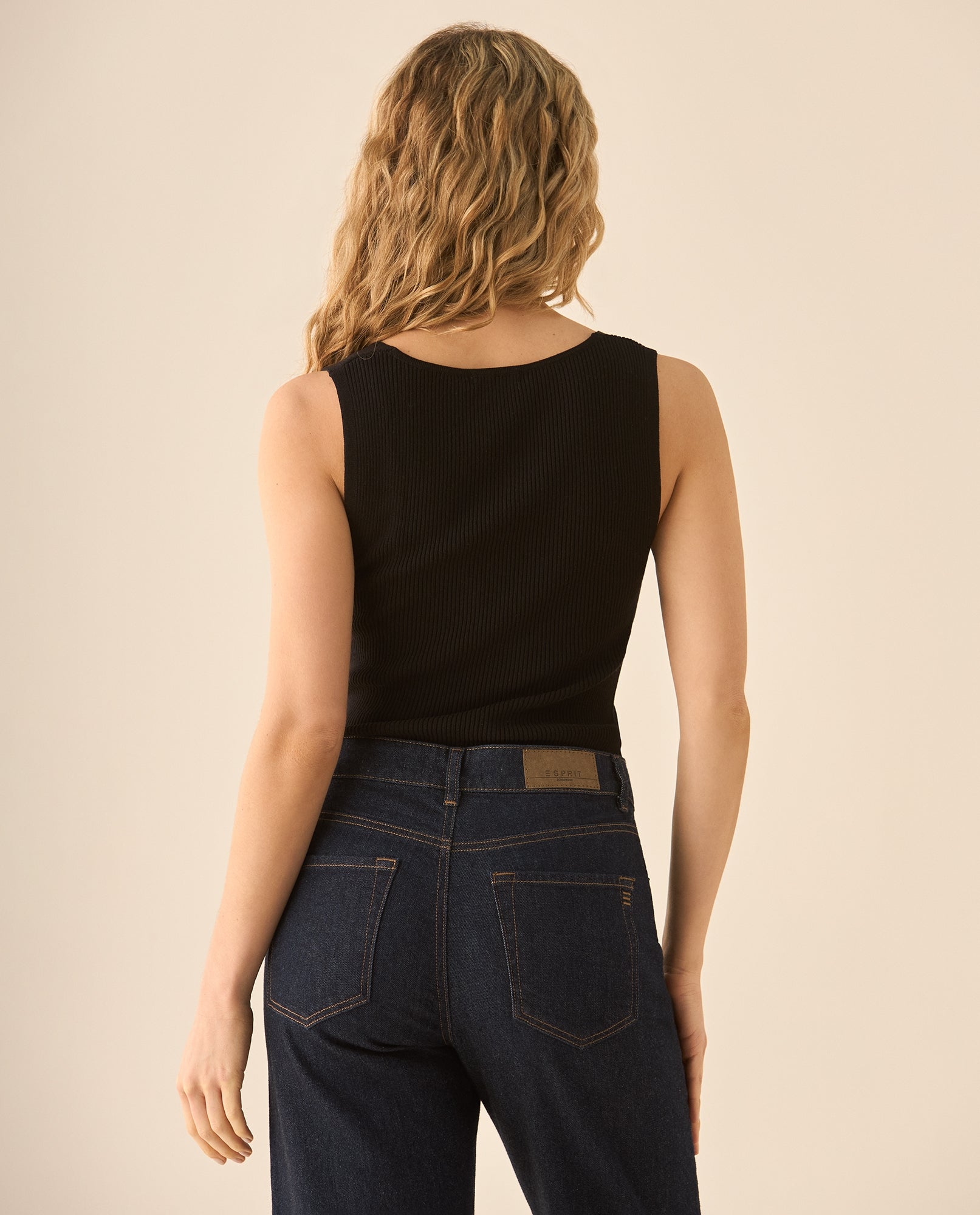 Camiseta tejida con escote en v para mujer - Negro 34_603G200_NEG193909_4