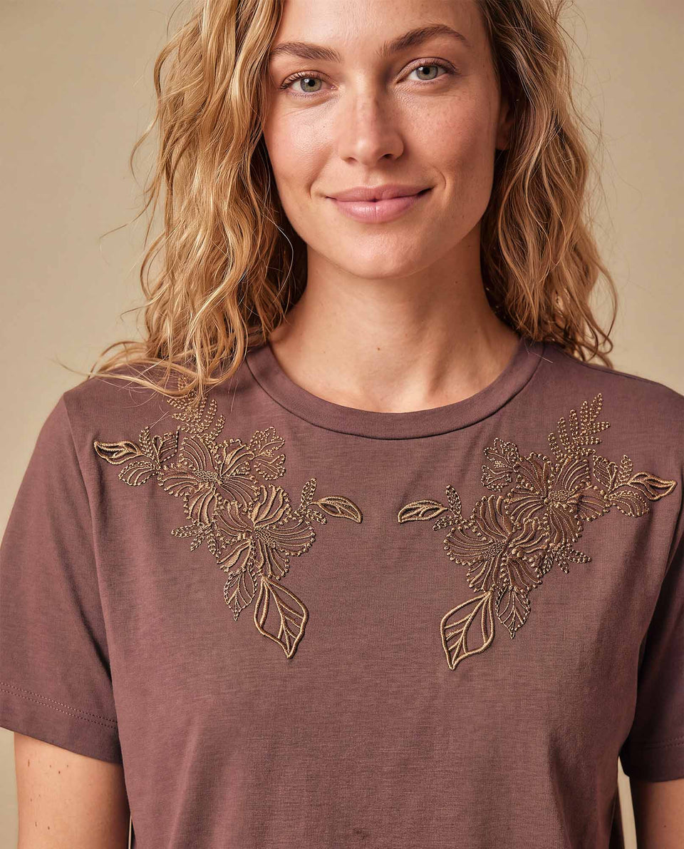 Camiseta manga corta bordado floral - Café 34_603H048_CAF191230_4