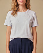 Camiseta manga corta bordado floral - Gris 34_603H049_GRI144201_0