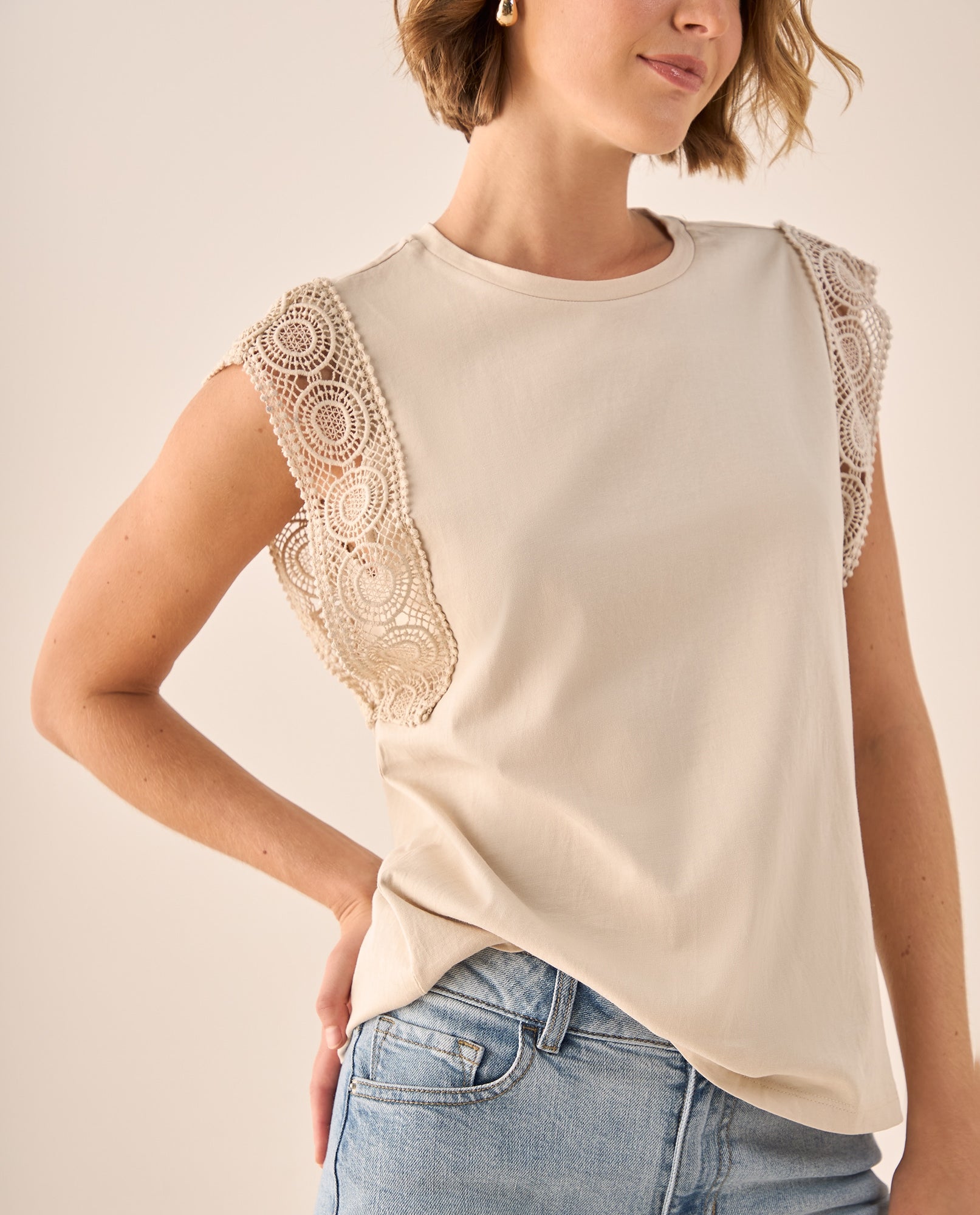 Camiseta con Encaje Decorativo - Beige 34_609G004_BEI141107_3