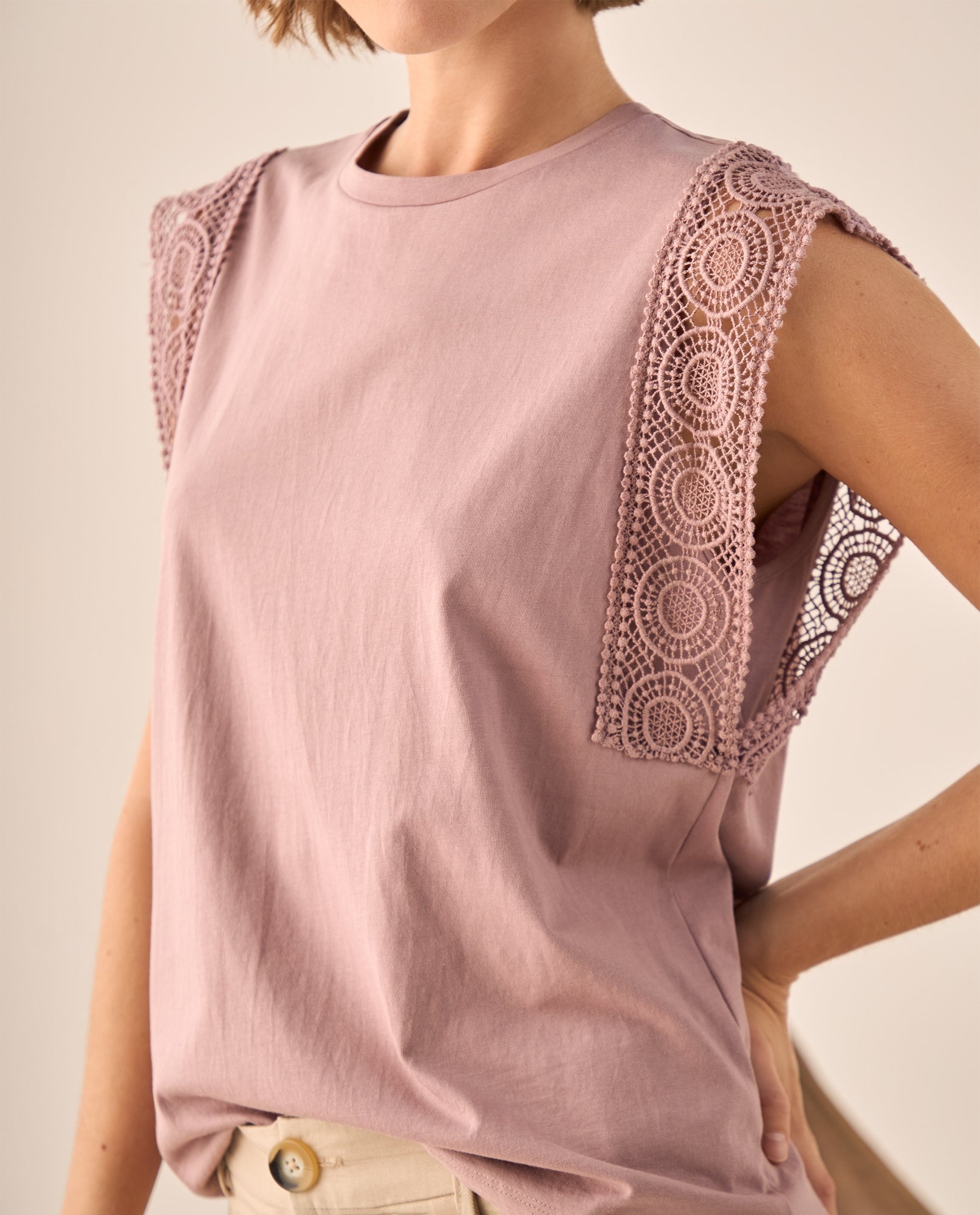 Camiseta con Encaje Decorativo - Rosa 34_609G004_ROS161806_3