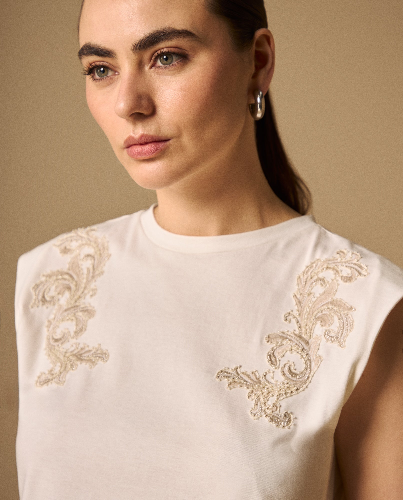 Camiseta con Bordados Paisley - Blanco 34_609G017_BLA114202_3