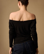 Camiseta Negra Off-Shoulder con Micro Brillos - Negro