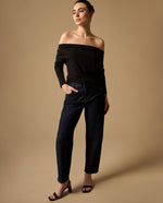 Camiseta Negra Off-Shoulder con Micro Brillos - Negro