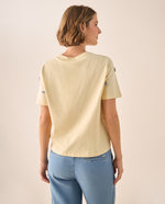 Camiseta con Flores Bordadas y Perlas - Beige