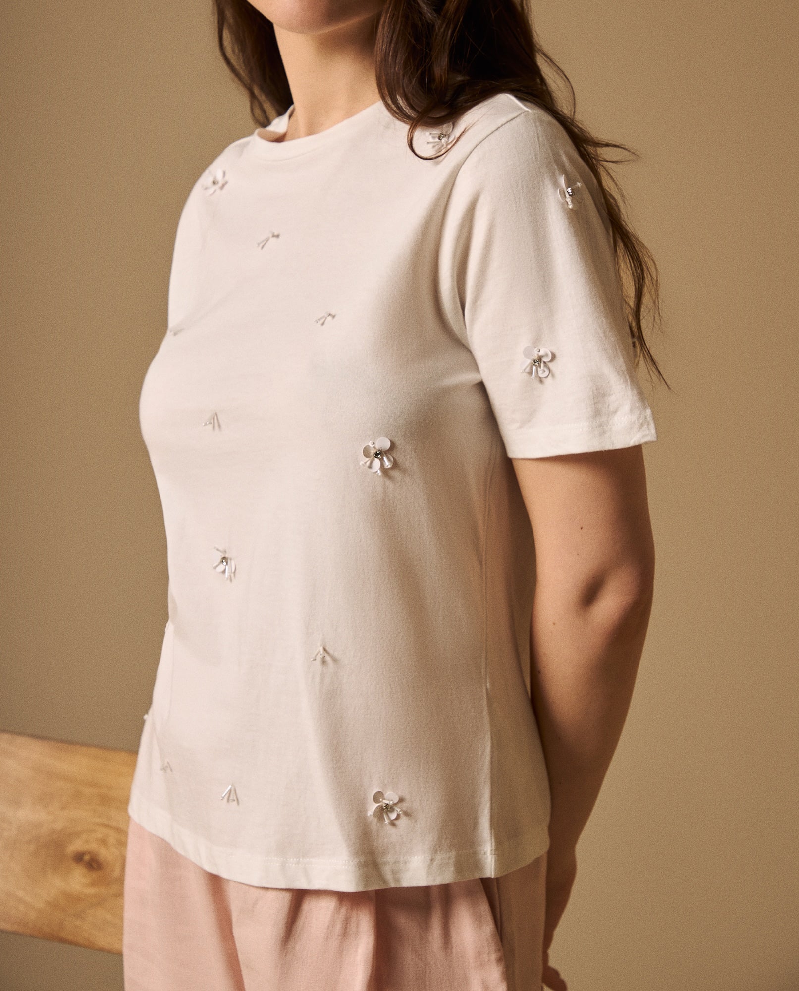 Camiseta con Flores Bordadas y Perlas - Blanco 34_609G200_BLA114202_0