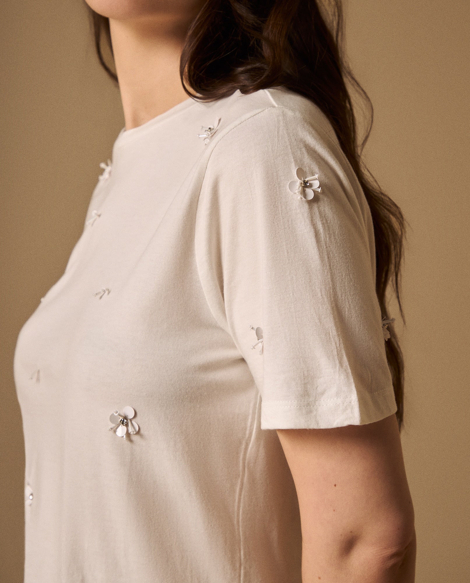 Camiseta con Flores Bordadas y Perlas - Blanco 34_609G200_BLA114202_3