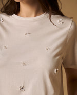 Camiseta con Flores Bordadas y Perlas - Blanco