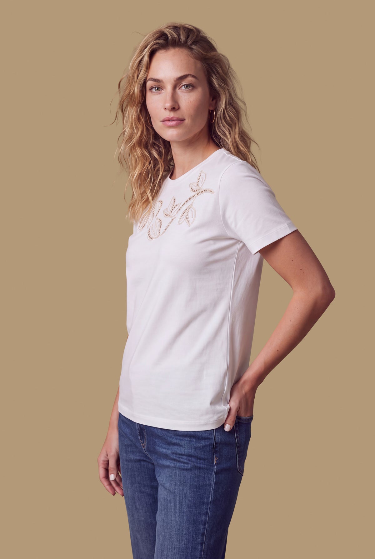 Camiseta manga corta bordada - Crudo