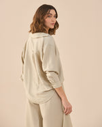 Camisa clásica manga larga para mujer - Beige