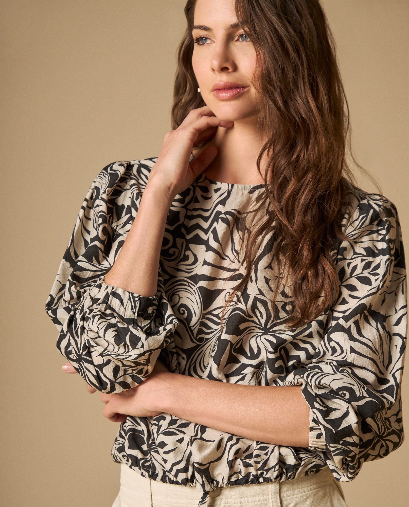Camisa manga sisa cuello redondo caída fluida - Crudo 34_611H006_CRU130905_0