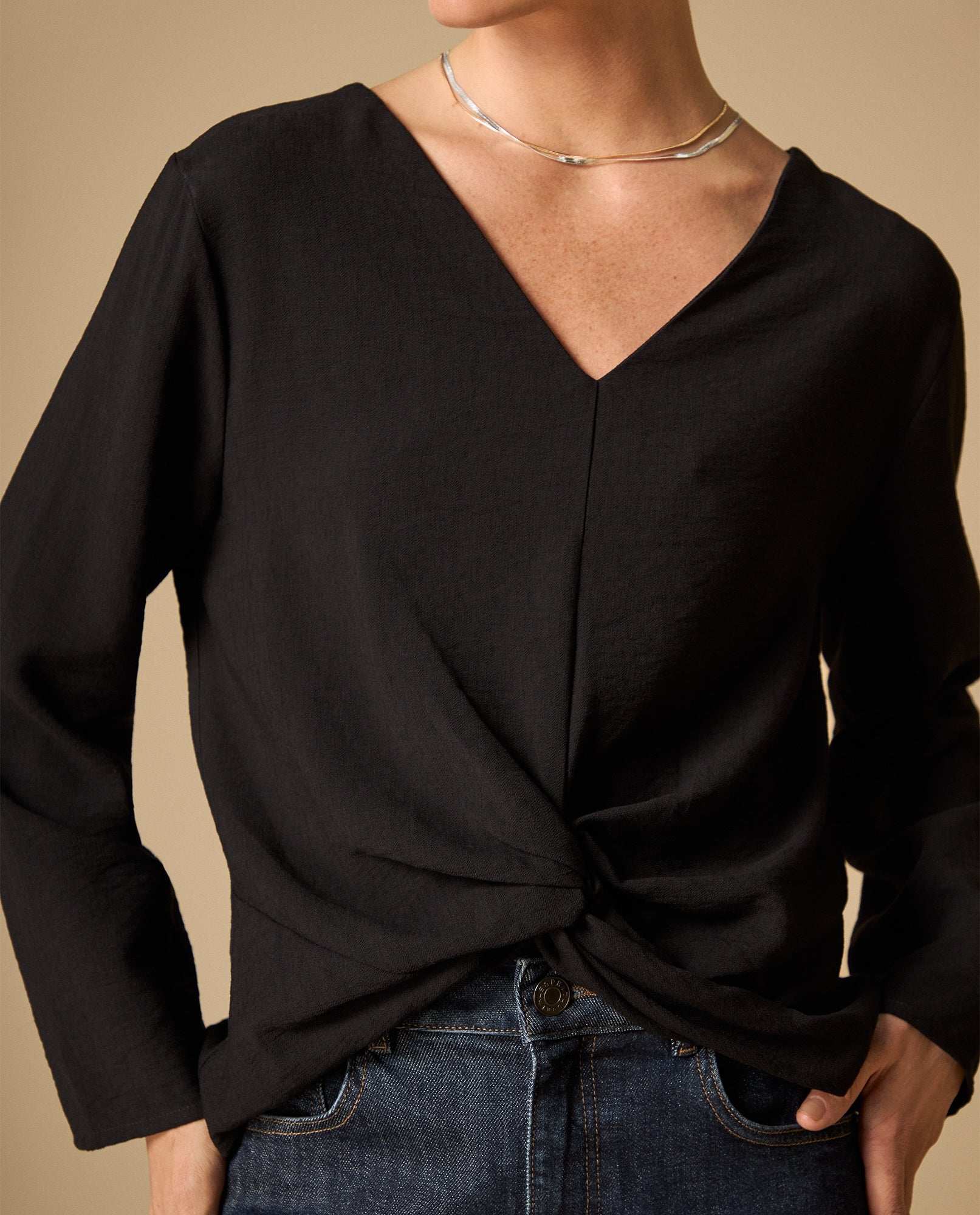 Camisa manga corta cuello en V silueta amplia - Negro 34_611H007_NEG190303_3