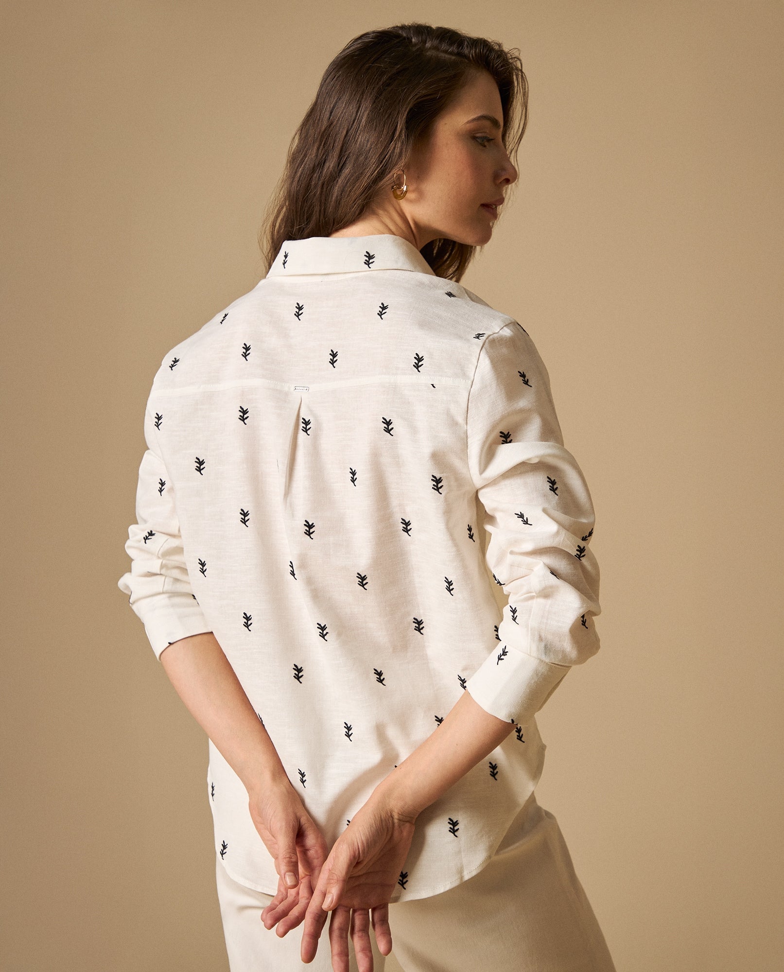 Camisa bordada cuello camisero manga 3/4 - Crudo 34_611H010_CRU111001_5