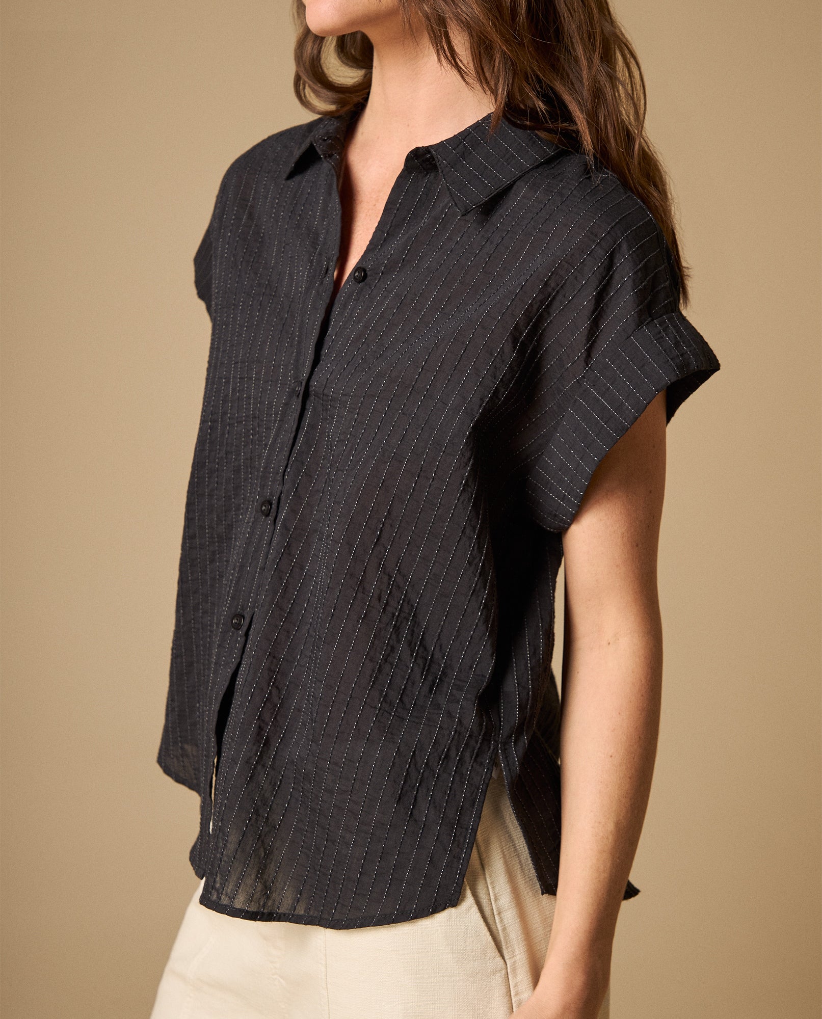 Camisa camisera manga corta textura sutil - Negro 34_611H020_NEG190303_4