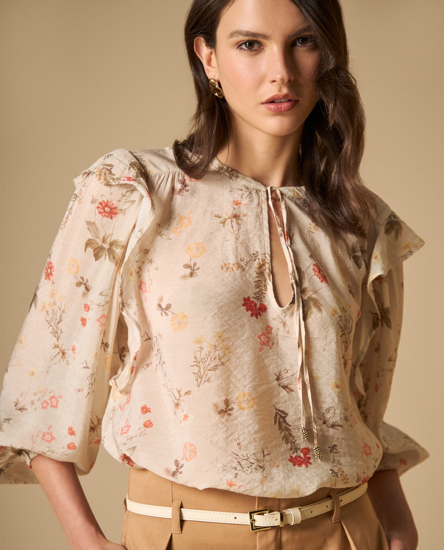 Camisa manga larga con volantes y amarre en escote - Blanco