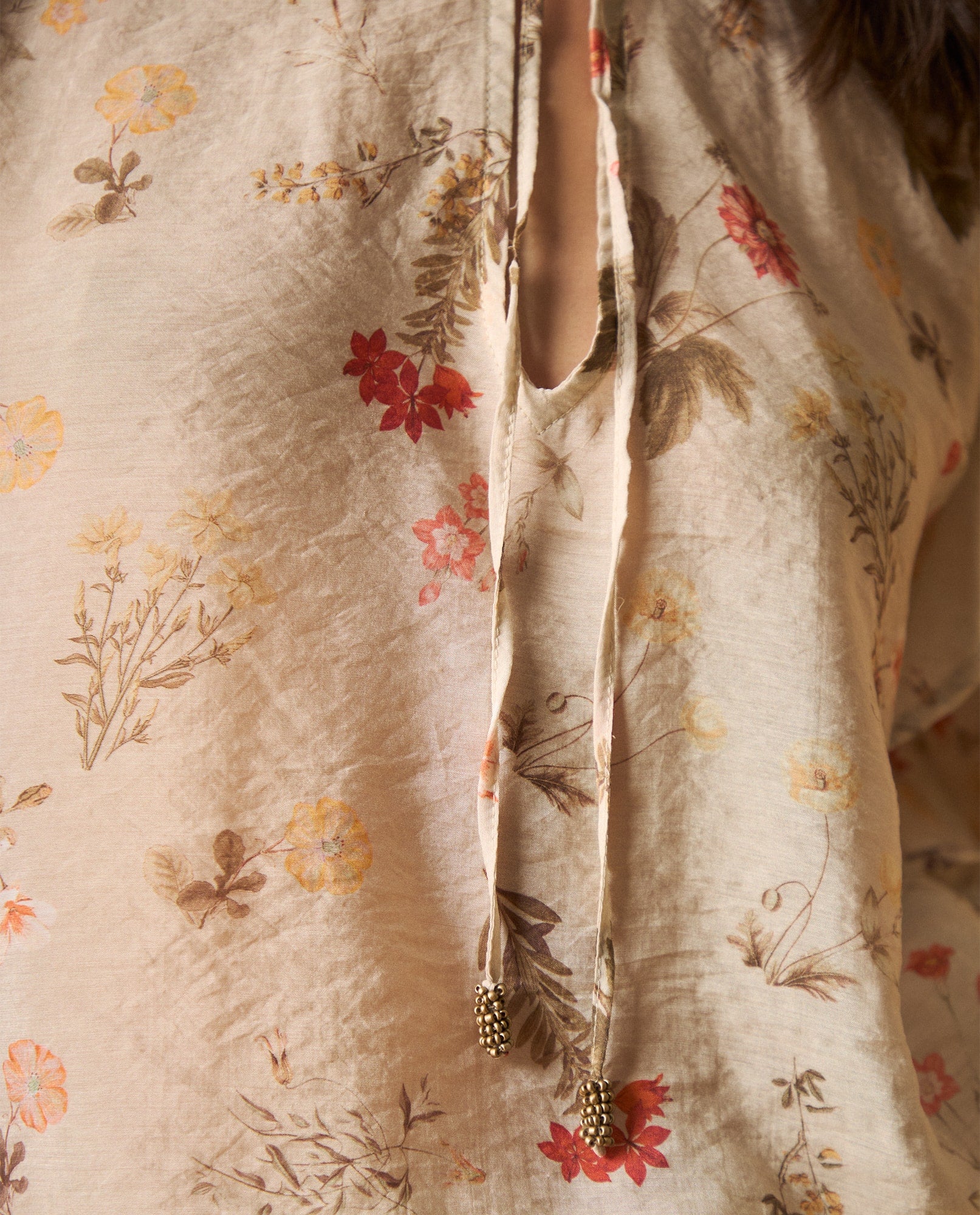 Camisa manga larga con volantes y amarre en escote - Blanco 34_611H028_BLA114202_4