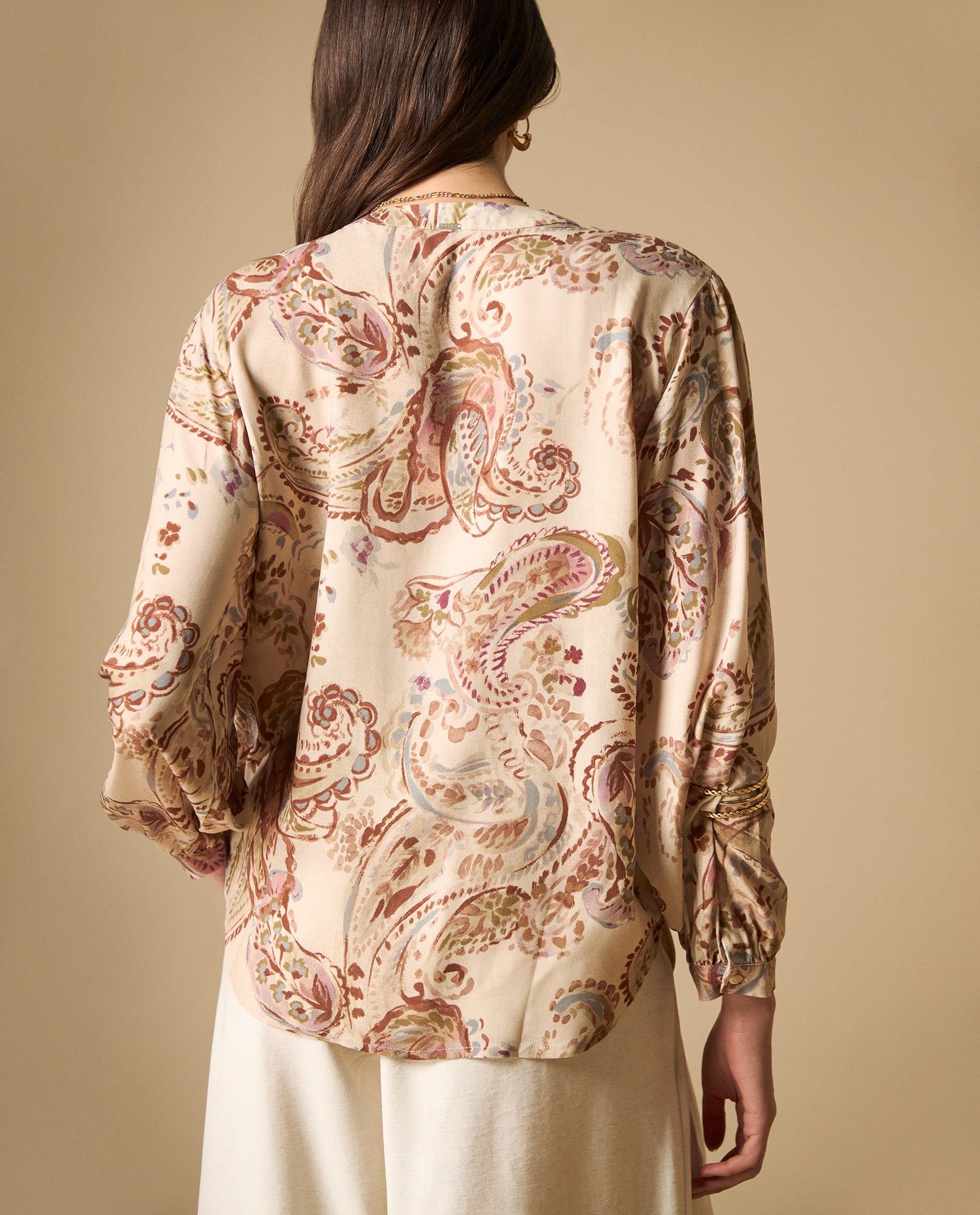 Camisa de viscosa manga larga cuello redondo - Crudo 34_611H041_CRU130000_4