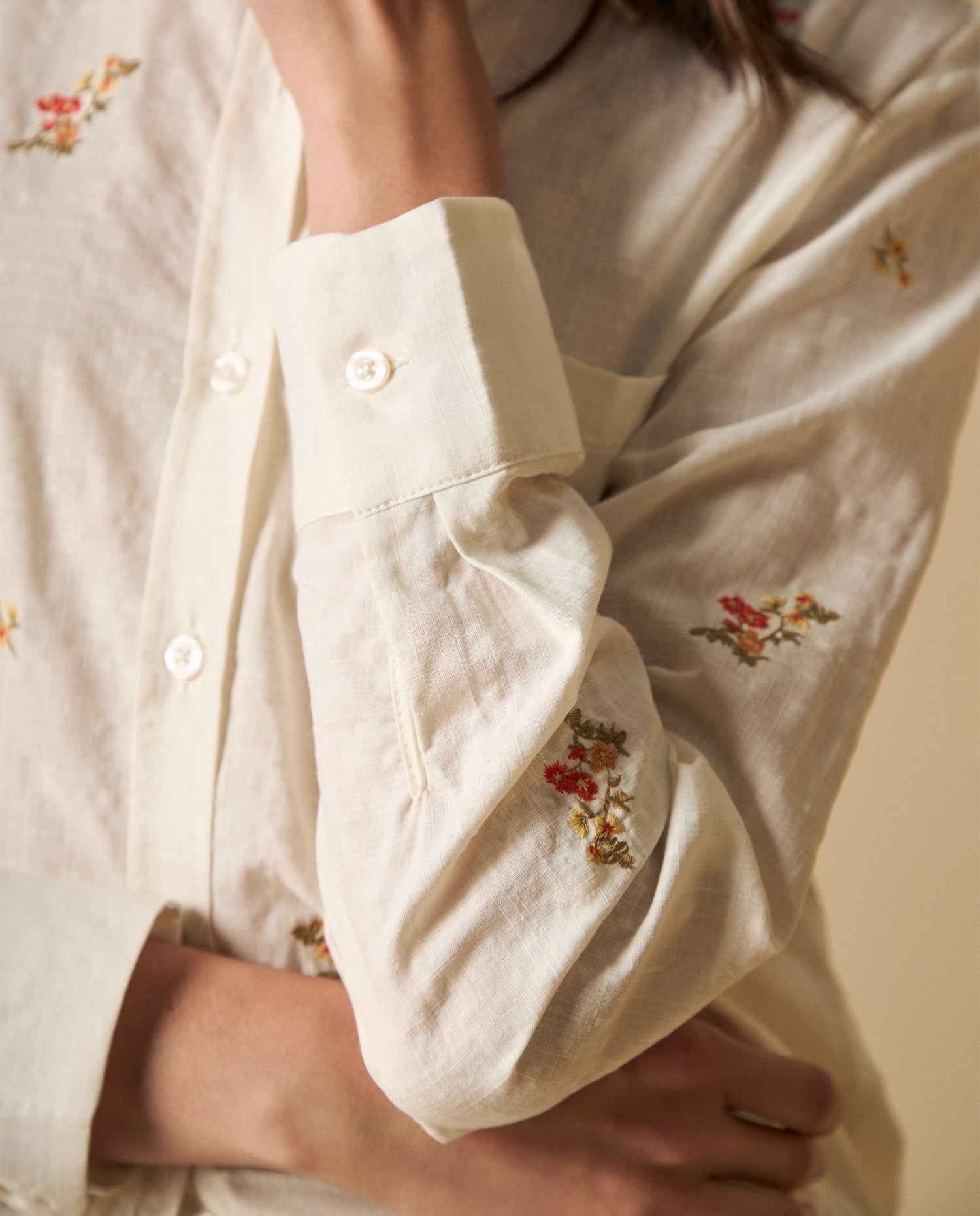 Camisa bordada manga larga cuello camisero - Blanco