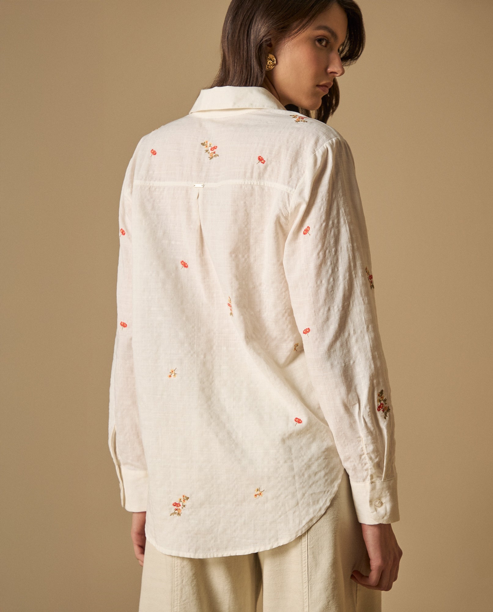 Camisa bordada manga larga cuello camisero - Blanco 34_611H048_BLA114202_4