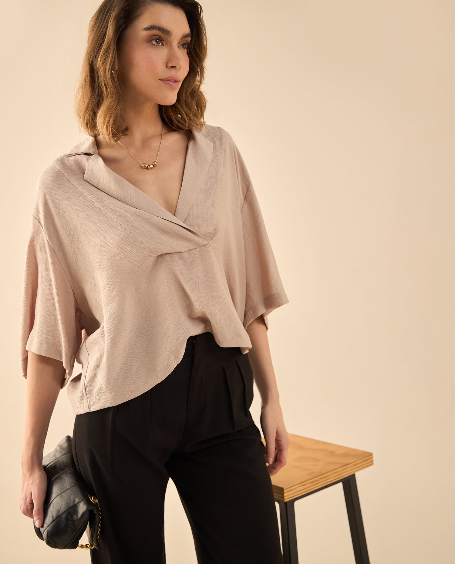 Camisa de diseño cerrado para mujer - Beige