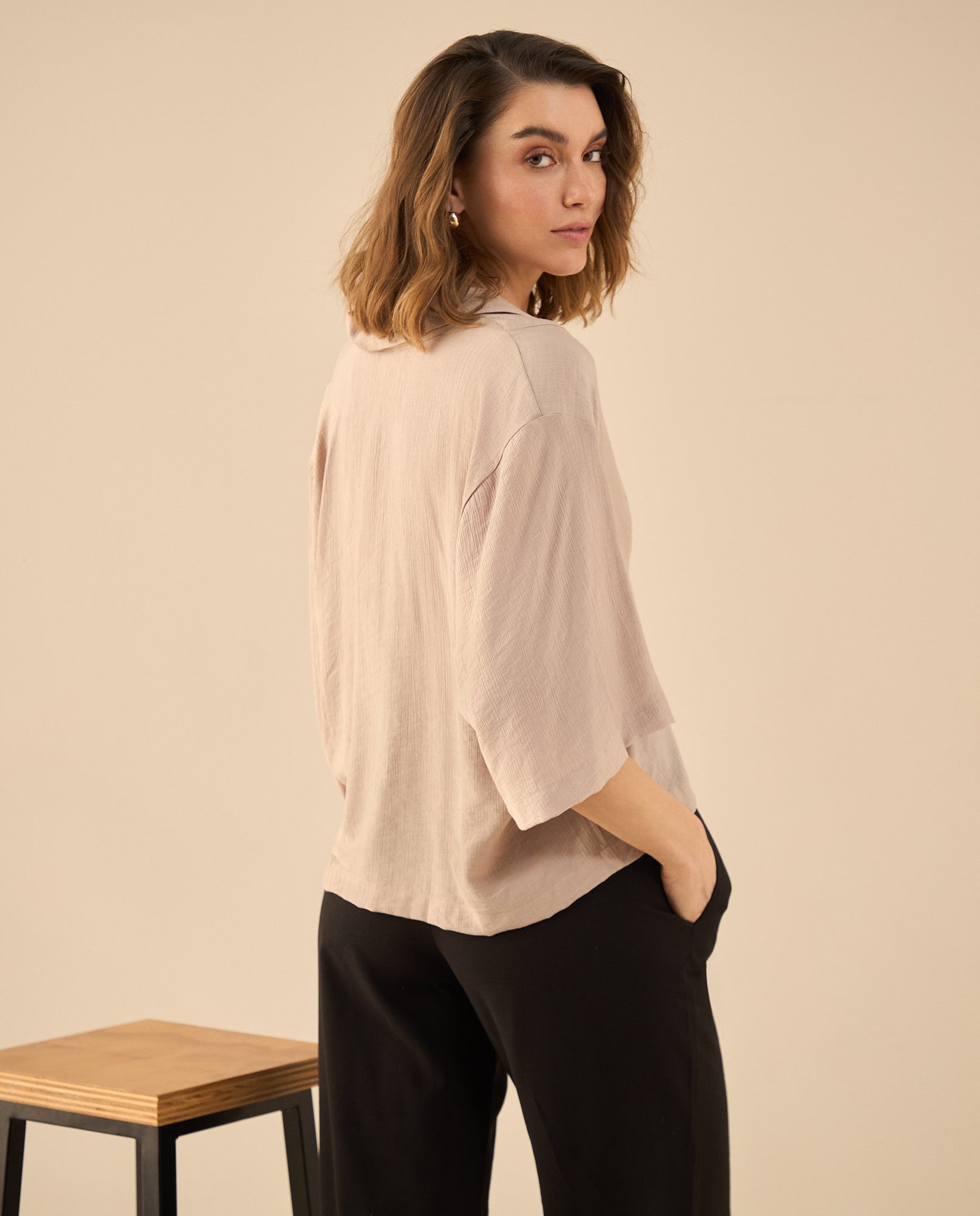 Camisa de diseño cerrado para mujer - Beige 34_612G016_BEI151306_4