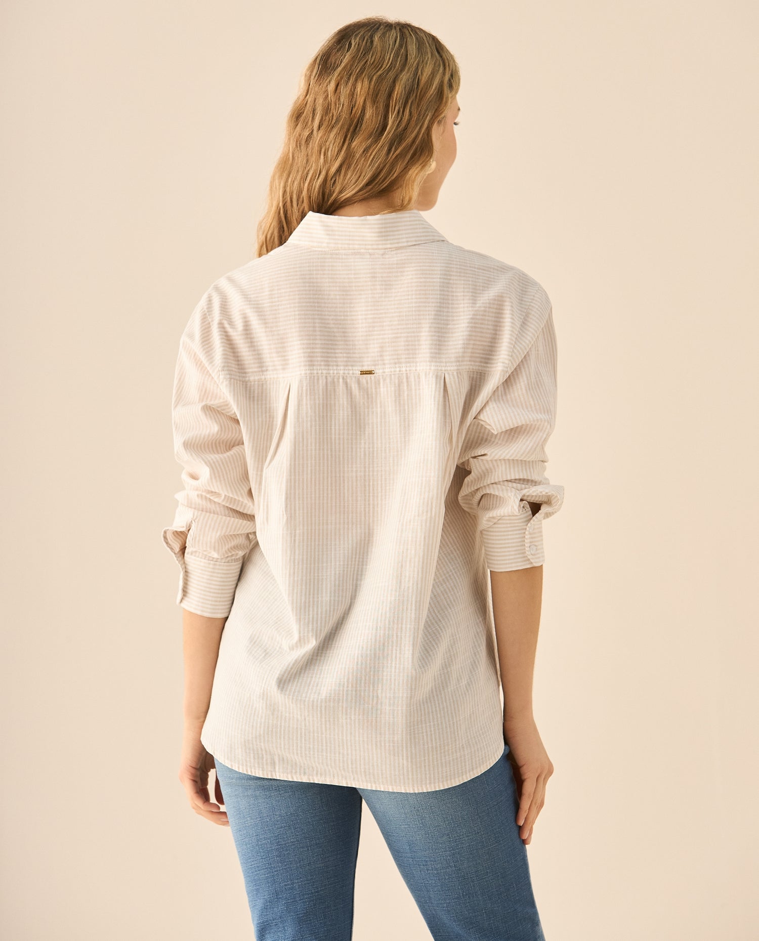 Camisa de diseño a rayas para mujer - Beige