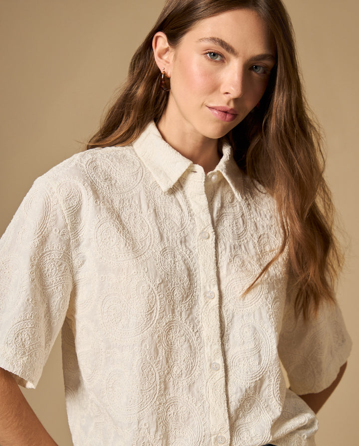 Camisa manga corta con bordado sutil cuello camisero - Crudo 34_612H004_CRU114201_0