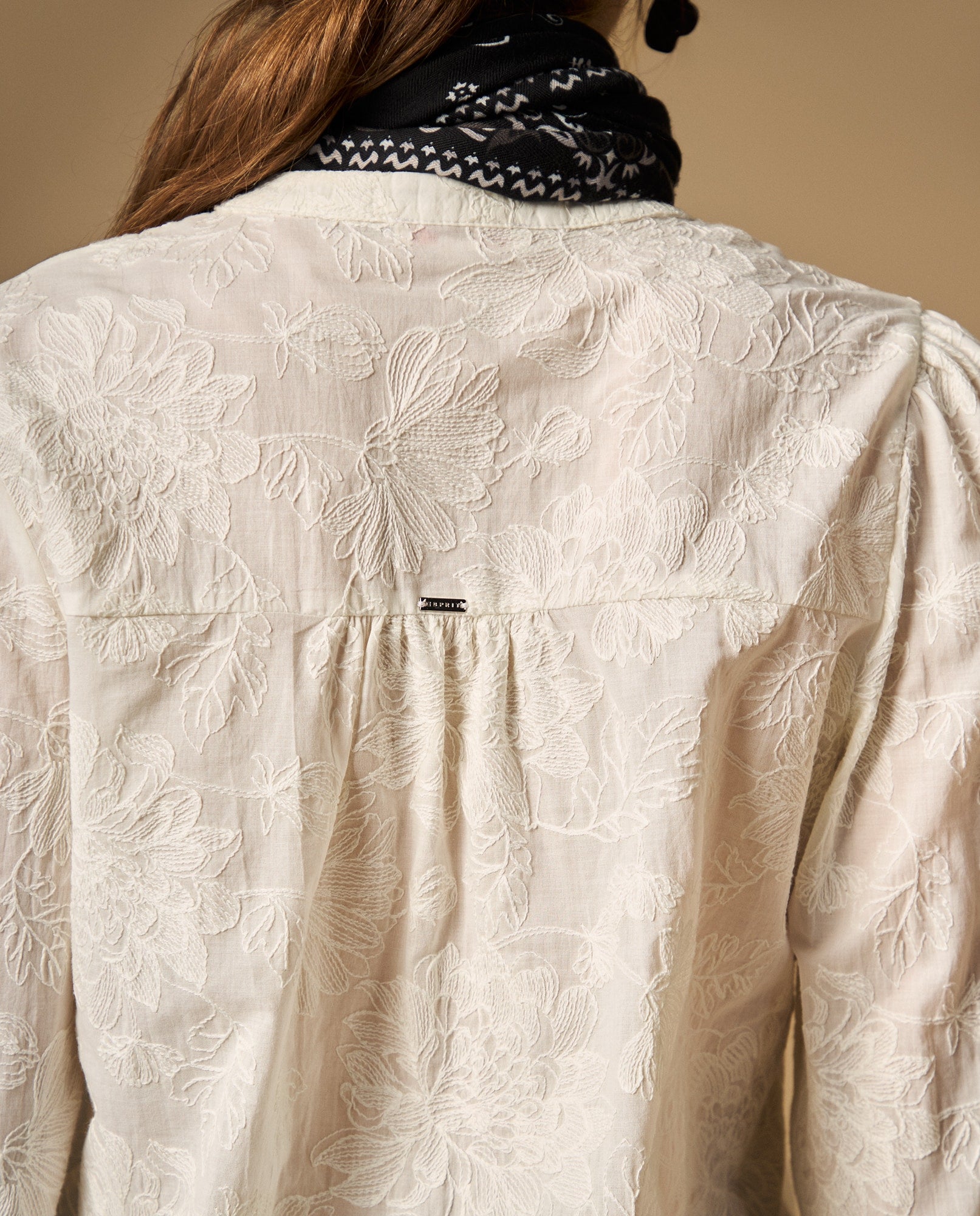 Camisa bordada manga larga cuello nerú - Crudo 34_612H016_CRU114201_5