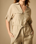 Camisa manga 3/4 con cuello camisero y cinturón - Beige
