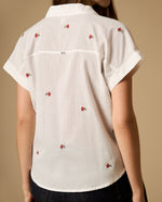 Camisa manga corta con bordado floral y cuello camisero - Crudo
