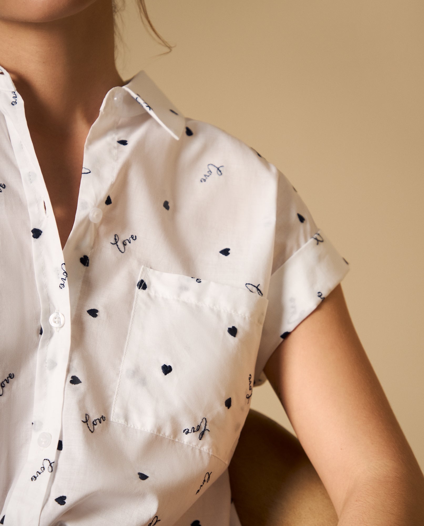 Camisa manga corta con bordado de corazones y letras - Crudo 34_612H042_CRU110602_3