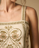 Top de tiras con bordado floral y bordes con detalle - Crudo