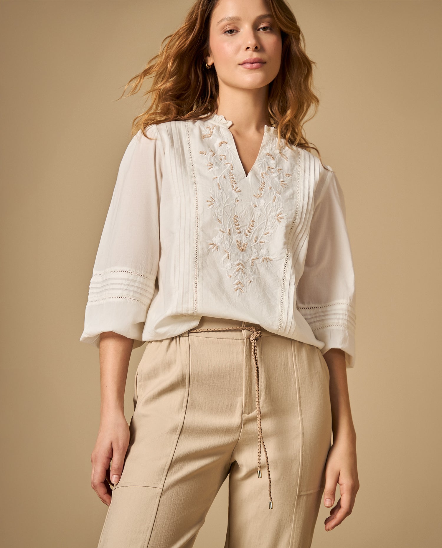 Camisa bordada manga larga con detalles en puños y cuello - Crudo