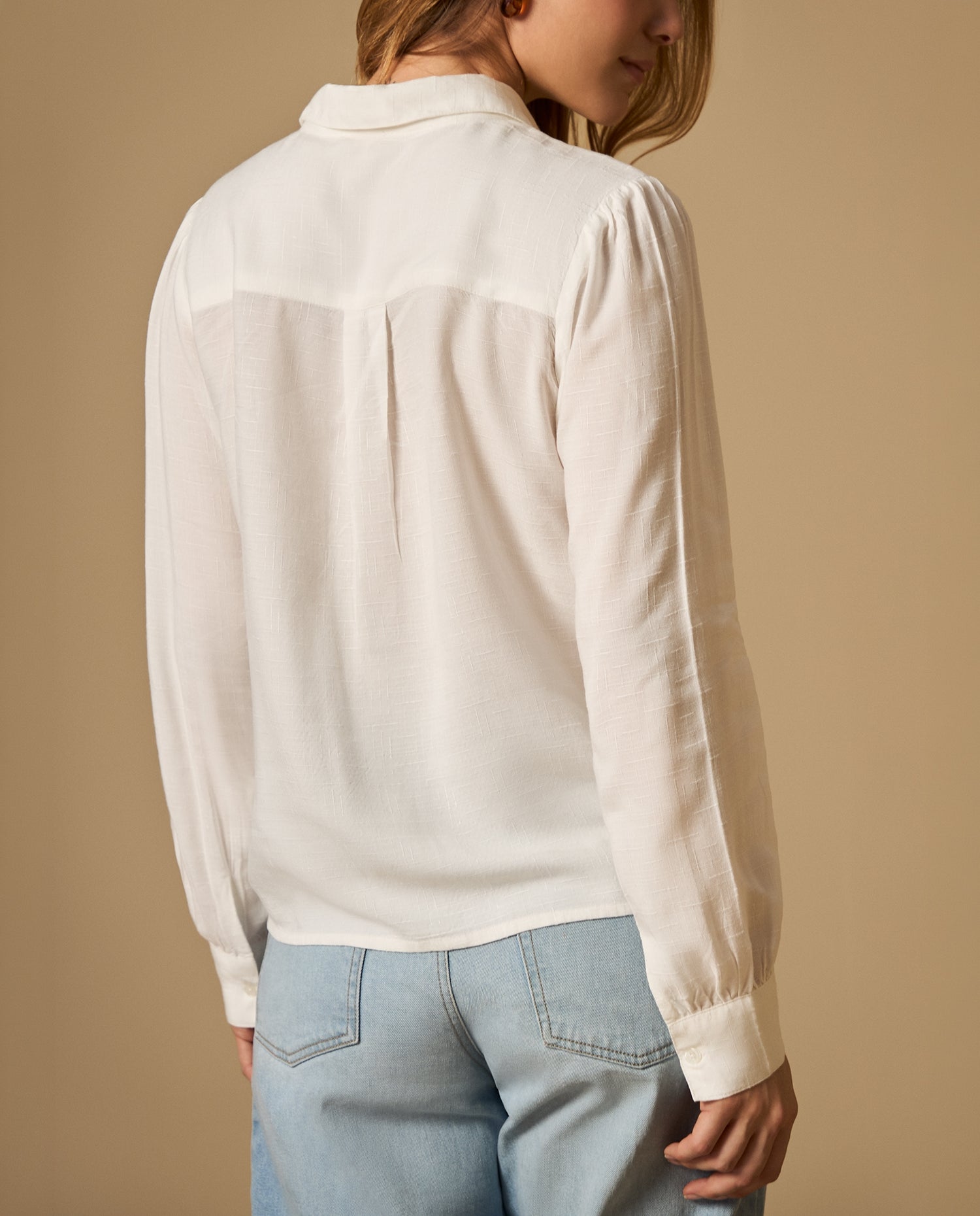 Camisa bordada manga larga con tejido con textura - Crudo