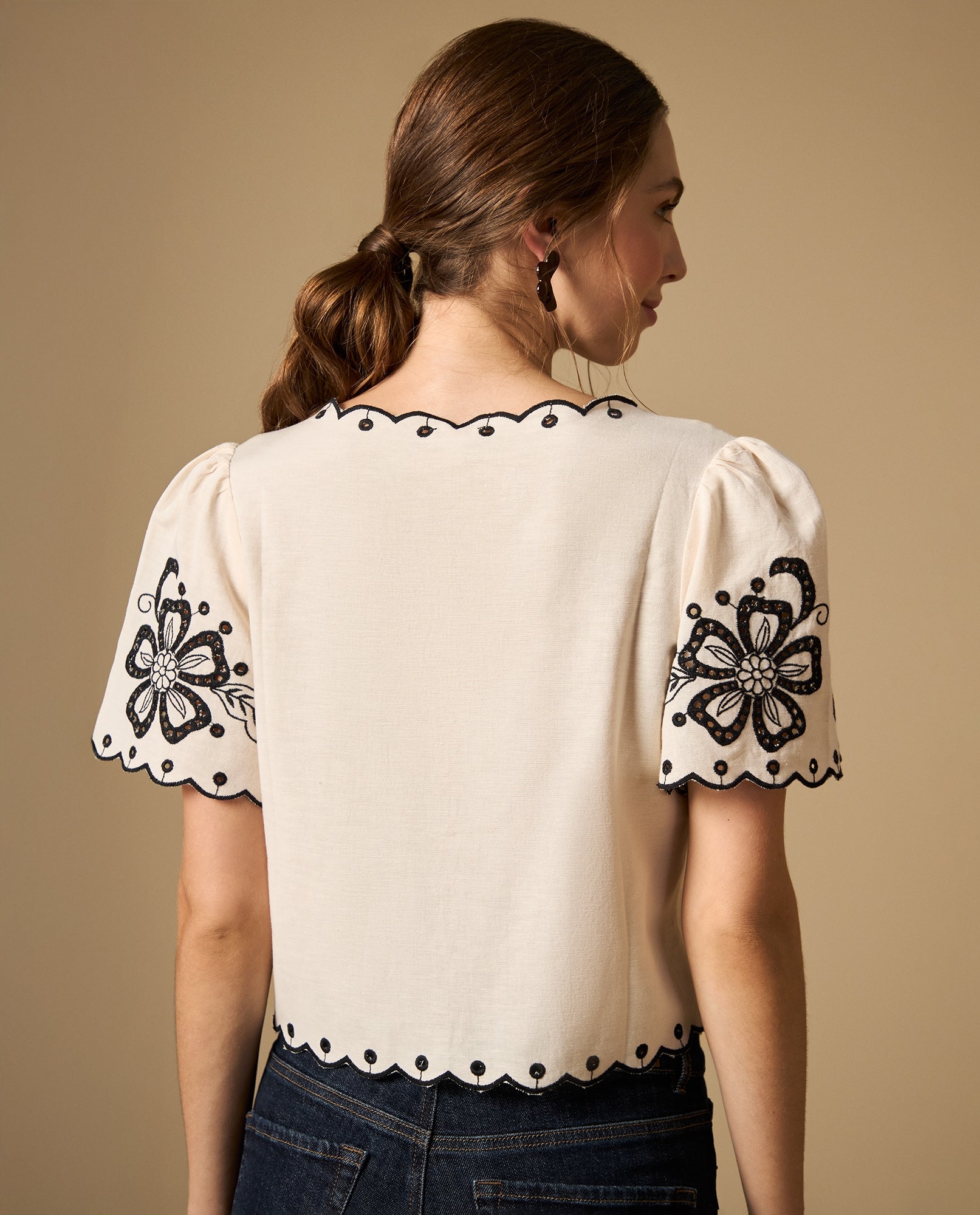 Camisa manga corta con bordado floral y bordes con detalle - Crudo 34_612H225_CRU120908_6