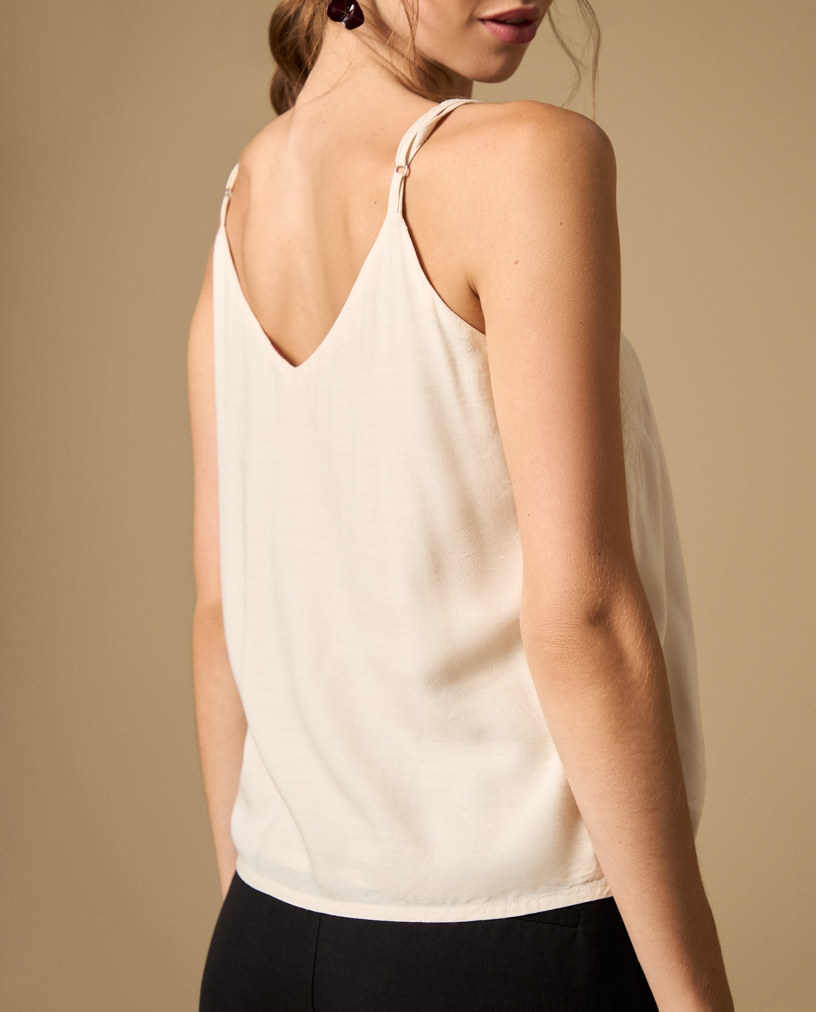 Camisa de tiras con bordado en escote - Crudo 34_612H226_CRU110604_4